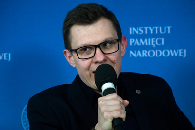 Paweł Sztama (BBH IPN), prowadzący dyskusję „»Dla oczyszczenia terenu z band«. »Ludowe« Wojsko Polskie przeciwko żołnierzom polskiego podziemia niepodległościowego”– 1 marca 2022. Fot. Sławek Kasper (IPN)