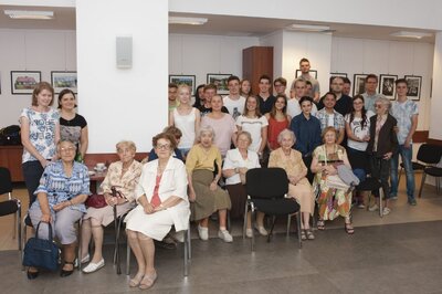 Spotkanie młodzieży z byłymi więźniarkami obozu w Ravensbrück (fot. IPN)