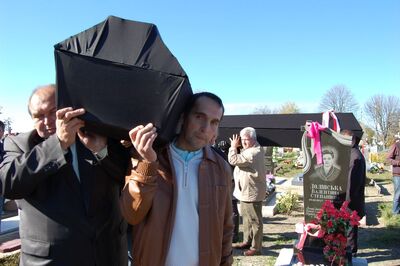 Cmentarz parafialny w Sokólu, pogrzeb ekshumowanych z Gaju, 20 października 2013 r.