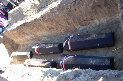 Cmentarz parafialny w Sokólu, pogrzeb ekshumowanych z Gaju, 20 października 2013 r.