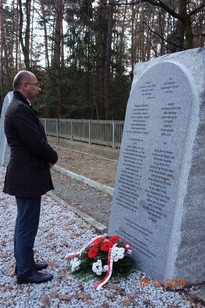 Hołd dla ofiar spoczywających na cmentarzu w Jagielle-Niechciałkach