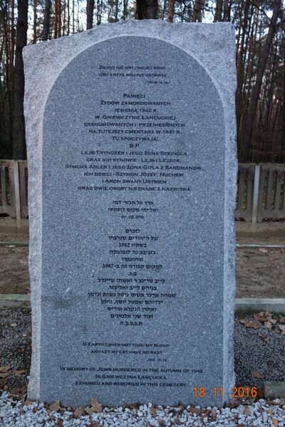 Hołd dla ofiar spoczywających na cmentarzu w Jagielle-Niechciałkach