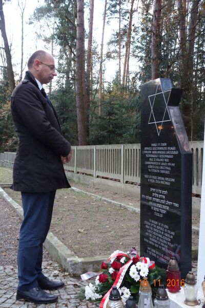 Hołd dla ofiar spoczywających na cmentarzu w Jagielle-Niechciałkach