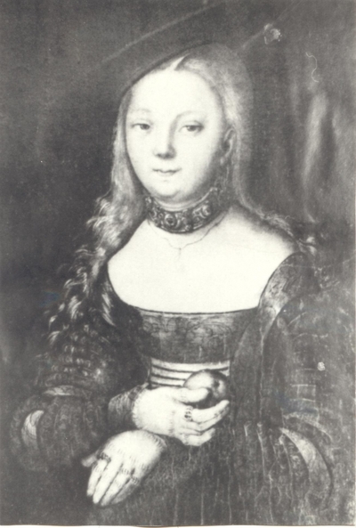 Ze zbiorów polskich - utracone podczas II wojny: obraz Portret kobiety z jabłkiem, Lucas Cranach starszy (1472-1553), ok. 1525. Właściciel: zbiory prywatne. Z „Katalogu strat wojennych” w serwisie internetowym „Skradzione zabytki” na stronach www Ministerstwa Kultury i Dziedzictwa Narodowego