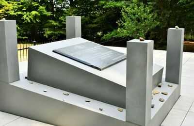 Zbiorowa mogiła Żydów w Lesie Wolica po renowacji