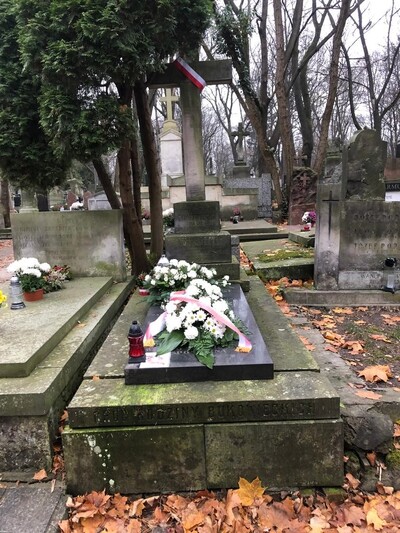 Grób Stanisława Bukowieckiego na Powązkach przed wykonaniem prac remontowych