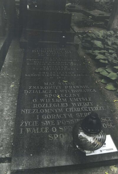 Grób Stanisława Bukowieckiego na Powązkach przed wykonaniem prac remontowych