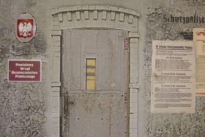 Wejście do Pokoju Zagadek IPN