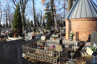 Grób przed remontem –  Fot. Sylwia Kostyra OBUWiM w Lublinie