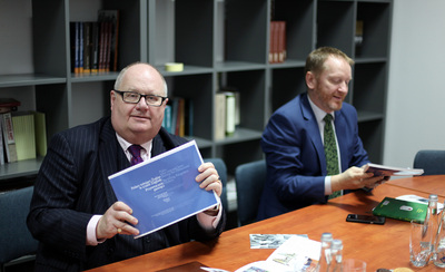 Sir Eric Pickles i Christopher Thompson z Ambasady Brytyjskiej w Warszawie (fot. Marcin Jurkiewicz)