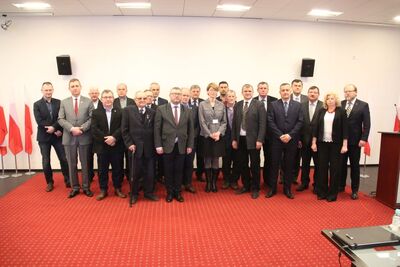 Członkowie Komitetu z dyrektor Oddziału IPN w Białymstoku Barbarą Bojaryn-Kazberuk oraz dyrektorem Biura Upamiętniania Walk i Męczeństwa IPN Adamem Siwkiem. Fot. P. Niziołek, IPN