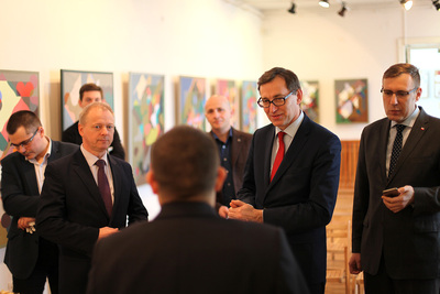 Przekazanie do Archiwum IPN dokumentów stanowiących prawdopodobnie część kartoteki wywiadu AK (© Marcin Jurkiewicz / IPN)