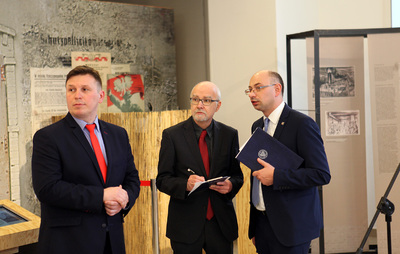 Wystawa „Auschwitz. Fabryka śmierci” – „Przystanek Historia” IPN w Warszawie, 31 marca 2017 (Fot. Marcin Jurkiewicz / IPN)