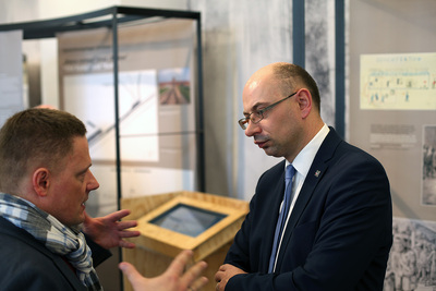 Wystawa „Auschwitz. Fabryka śmierci” – „Przystanek Historia” IPN w Warszawie, 31 marca 2017 (Fot. Marcin Jurkiewicz / IPN)