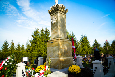 Pomnik upamiętniający gen. Jana Henryka Dąbrowskiego – po remoncie