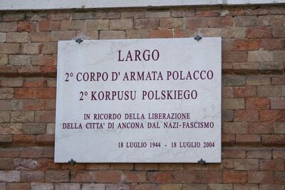 Tablica z nazwą placu. Fot. Adam Siwek 2012