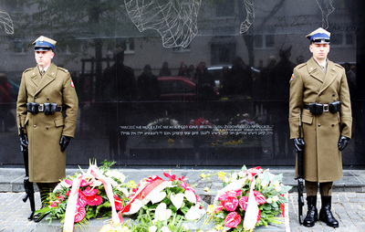 Uroczystości w 74. rocznicę powstania w getcie (fot. Marcin Jurkiewicz / IPN)