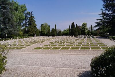 Widok na cmentarz od strony ołtarza. Fot. Adam Siwek 2015