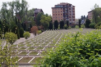 Boczne kwatery cmentarza. Fot. Adam Siwek 2015