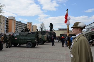 Na dziedzińcu Centralnej Biblioteki Wojskowej pokaz swych umiejętności dała orkiestra jednostki