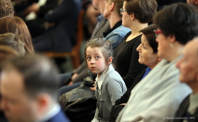 Wręczenie not identyfikacyjnych rodzinom ofiar totalitaryzmów – Warszawa, 21 kwietnia 2017 (Fot. Marcin Jurkiewicz / IPN)