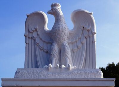 Orzeł strzegący polskich grobów. Fot. Adam Siwek 2015