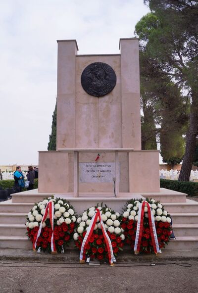 Ołtarz w centrum cmentarza. Fot. Adam Siwek 2015