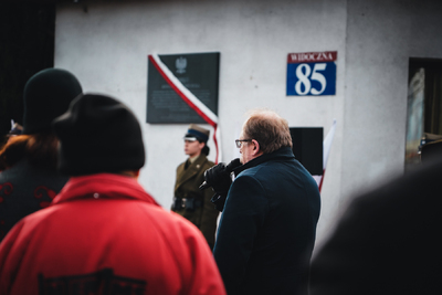 Uroczystość odsłonięcia tablicy przy ul. Widocznej 85 w Warszawie