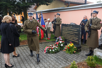 Wieniec składa Grażyna Bernatowicz, Ambasador Nadzwyczajny i Pełnomocny Rzeczypospolitej Polskiej w Republice Czeskiej