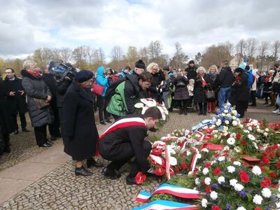 „O tym nie można zapomnieć...” – wyjazdy uczniów do Ravensbrȕck
