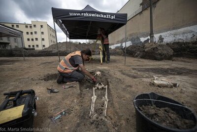 Z prac poszukiwawczo-ekshumacyjnych na terenie byłego więzienia przy ul. Rakowieckiej w Warszawie. Fot. Marta Smolańska (Biuro Poszukiwań i Identyfikacji IPN)