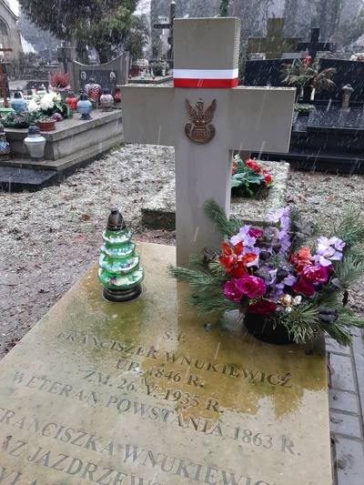 Akcja oznaczania biało-czerwoną wstęgą grobów Weteranów – 19 stycznia 2023