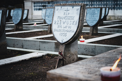 Cmentarz Wojskowy na Powązkach, kwatera uczestników powstania styczniowego - fot. Mateusz Niegowski