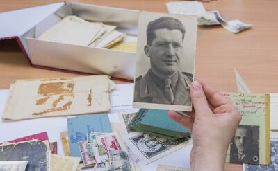 Część materiałów przekazanych do zasobu archiwalnego IPN przez Heather Milligan. Fot. Katarzyna Adamów