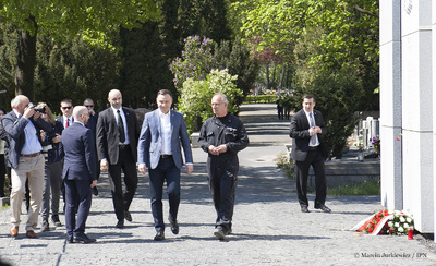 Prezydent RP Andrzej Duda na „Łączce” na Powązkach Wojskowych – 12 maja 2017. Fot. Marcin Jurkiewicz