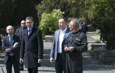 Prezydent RP Andrzej Duda na „Łączce” na Powązkach Wojskowych – 12 maja 2017. Fot. Marcin Jurkiewicz