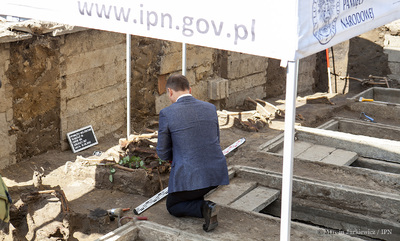 Prezydent RP Andrzej Duda na „Łączce” na Powązkach Wojskowych – 12 maja 2017. Fot. Marcin Jurkiewicz