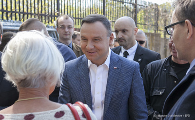 Państwo Milligan na Powązkach Wojskowych (na tzw. Łączce) spotkali się z Prezydentem RP Andrzejem Dudą. Fot. Marcin Jurkiewicz