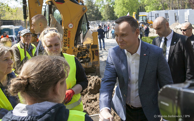Prezydent RP Andrzej Duda na „Łączce” na Powązkach Wojskowych – 12 maja 2017. Fot. Marcin Jurkiewicz