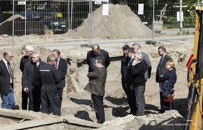 Członkowie Kolegium IPN na „Łączce” – 16 maja 2017. Fot. Marcin Jurkiewicz (IPN)