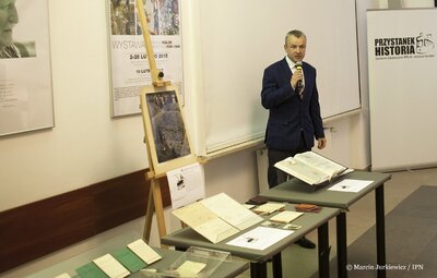 Zastępca dyrektora Archiwum IPN Mariusz Kwaśniak. Fot. Marcin Jurkiewicz (IPN)