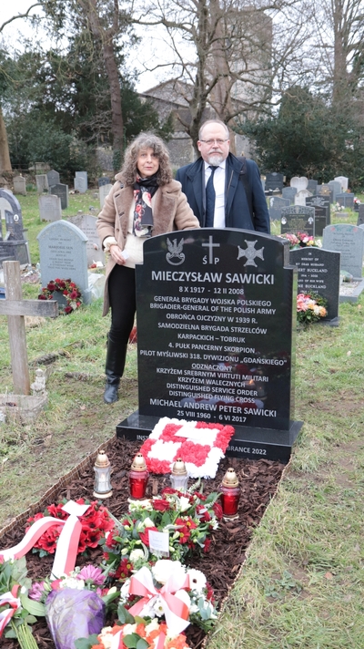 Dyrektor BUWiM Adam Siwek z córką gen. Sawickiego Sophie Sawicką