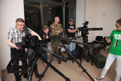 Noc Muzeów 2017 w Warszawie: prezentacja ekwipunku wojskowego. Fot. Piotr Życieński