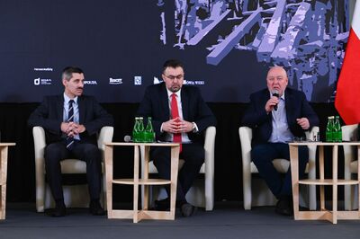 Międzynarodowa konferencja „Imperializm spod znaku dwugłowego orła i czerwonej gwiazdy. Ofiary komunizmu i imperializmu rosyjskiego w XX w. – Warszawa, 23 lutego 2023. Fot. Anna Strzyżak (Kancelaria Sejmu RP)