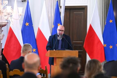 Międzynarodowa konferencja „Imperializm spod znaku dwugłowego orła i czerwonej gwiazdy. Ofiary komunizmu i imperializmu rosyjskiego w XX w. Na zdj. dr Maciej Wyrwa – Warszawa, 23 lutego 2023. Fot. Anna Strzyżak (Kancelaria Sejmu RP)