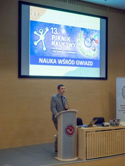 Karol Madaj, autor, przedstawia historię gry „Awans”