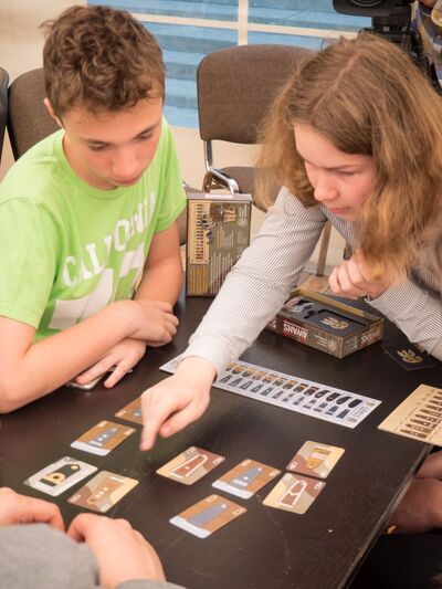 Rozgrywki w grę „Awans” z udziałem uczniów warszawskich szkół