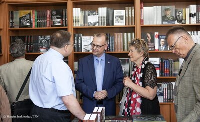 Otwarcie księgarni IPN w siedzibie Wspólnoty Polskiej w Warszawie (Fot. Marcin Jurkiewicz/IPN)