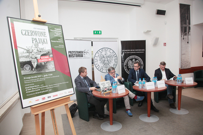 Promocja książki Józefa Marii Ruszara „Czerwone pająki. Dziennik żołnierza LWP”. Fot. Piotr Życieński