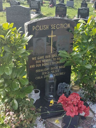Groby Polaków walczących w obronie Wielkiej Brytanii na Pleasington Cemetery w Blackburn. Fot. Archiwum IPN